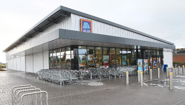 Aldi is first retailer to donate non-surplus food to FoodCloud during Covid-19 Donation enables FoodCloud to support 17 new food hubs in 15 counties across Ireland