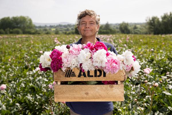 Stop and smell the…Peonies! ALDI continues its Seasonal Floral Partnership worth over €900k annually with Waterford-based grower Killowen Orchard Ltd.