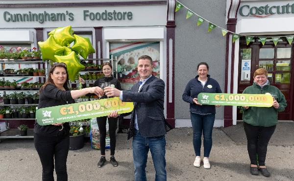 Fill’er up – to €6.4 million! Applegreen customer in Athlone becomes third Lotto jackpot winner of 2021
