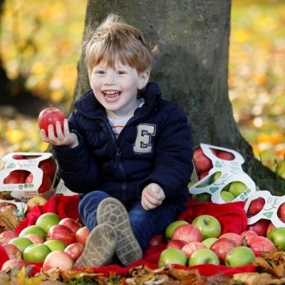 SuperValu is the First Irish Supermarket to introduce Own Brand Compostable Grass Trays for Organic Apples