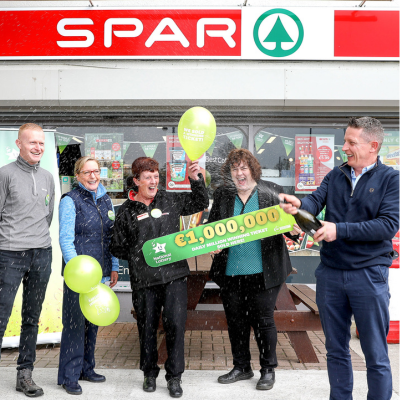 Tip-Top form! Syndicate of two from Co. Tipperary collect cheque for €1 Million 