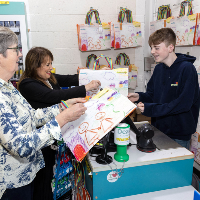 Barretstown and Dealz Launch Special ‘Bag for Life’ Designed by 13-Year-Old Camper Sibling