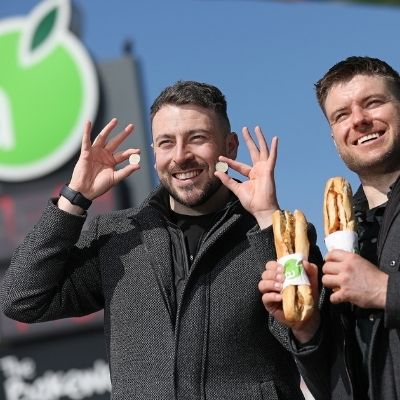 Applegreen challenges comedy duo ‘The 2 Johnnies’ to design new limited-edition 100% Irish chicken fillet roll
