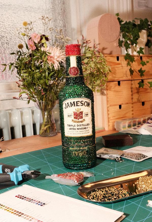 Jameson Bow Street. Distillery Celebrates World Art Day with Jameson x Maya Grisham Collaboration